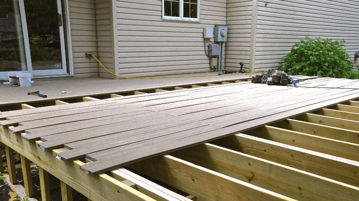 Choisir et installer vos lambourdes dans une terrasse en bois