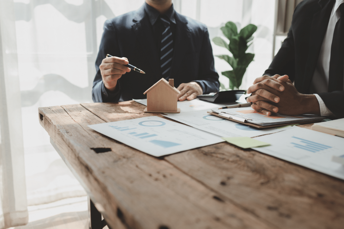 Comment choisir la formation idéale pour devenir expert immobilier